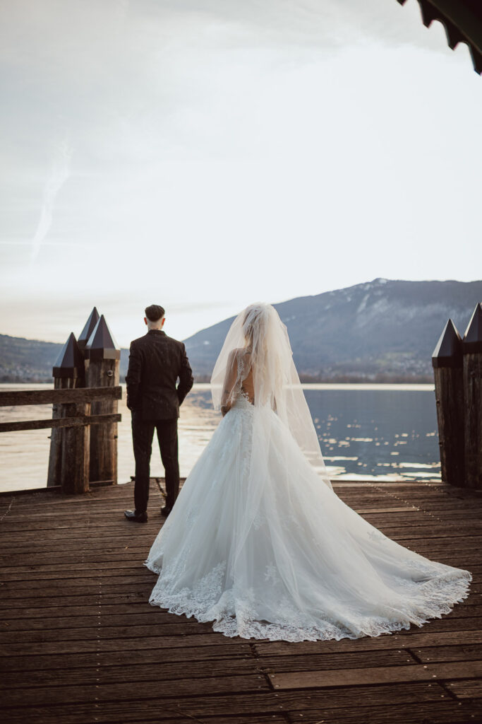 Séance couple mariage Menthon-Saint-Bernard, photographe naturelle