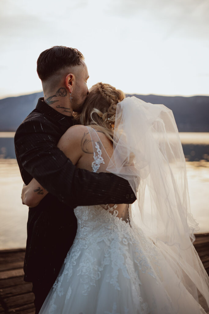 Photos de mariés lac Annecy, photographe mariage intime