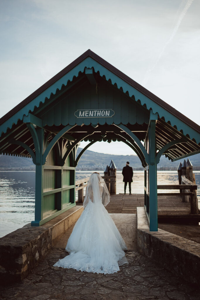 Photos de mariés lac Annecy, photographe mariage intime