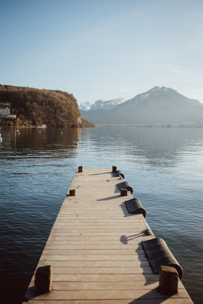 bord du lac d'annecy, menthon saint bernard