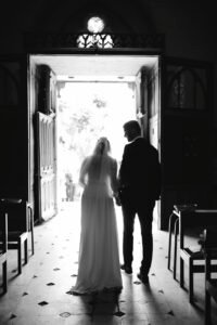 Cérémonie religieuse à l'église photographiée à Aix-les-Bains (Savoie) par Noémie Nirat