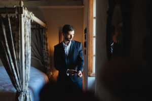 Noémie Nirat, photographe de mariage à Aix-les-Bains : préparatifs de la mariée