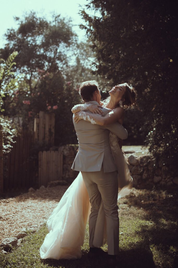 Mariage élégant à Grasse – séance couple des mariés