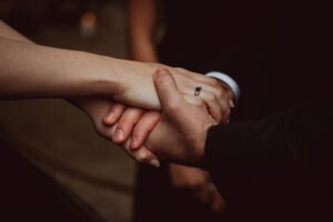Photographe mariage Normandie : cérémonie de mariage, entre bocage et bord de mer