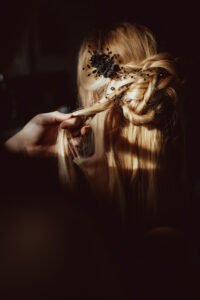 Noémie Nirat, photographe de mariage en Normandie : préparatifs de la mariée